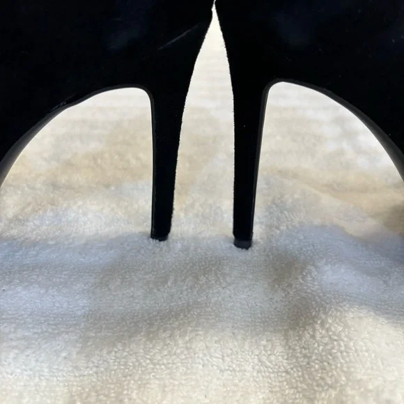 Jessica Simpson velvet like black heels embellished with silver flower details. - Picture 6 of 8